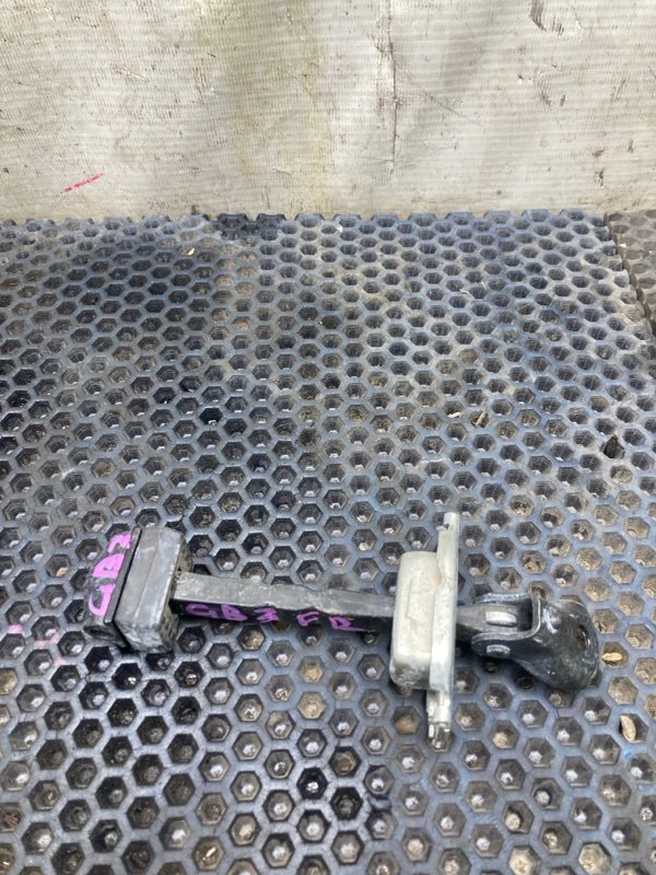 Ограничитель двери HONDA FREED GB3 L15A передний правый (б/у)