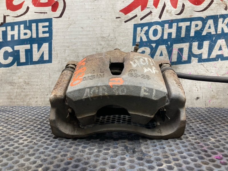 Суппорт TOYOTA ESTIMA ACR30 2AZ-FE передний левый (б/у)