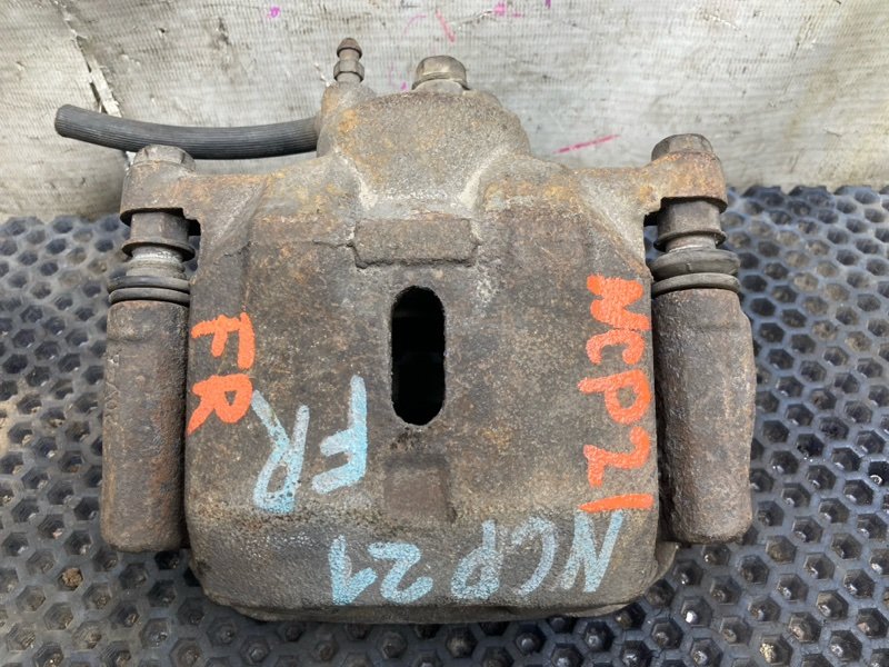 Суппорт TOYOTA FUNCARGO NCP21 1NZ-FE передний правый (б/у)