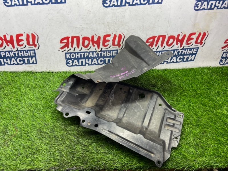 Защита двигателя TOYOTA WISH ZGE25 2ZR-FAE правая (б/у)