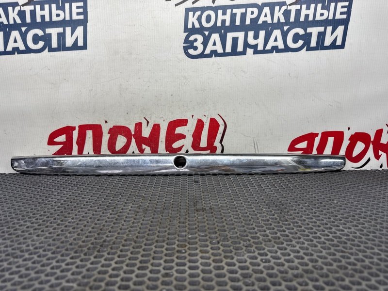 Накладка на багажник TOYOTA ARISTO JZS160 2JZ-GE (б/у)