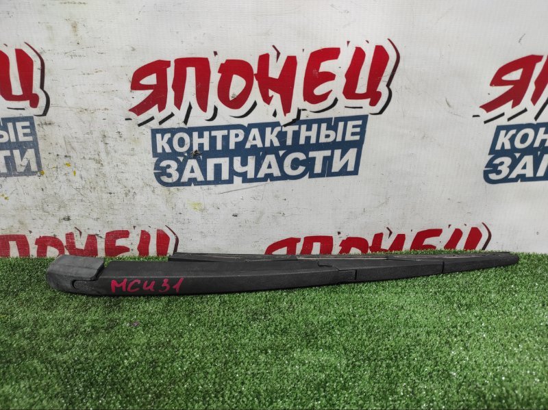 Дворник двери багажника TOYOTA HARRIER MCU31 1MZ-FE (б/у)