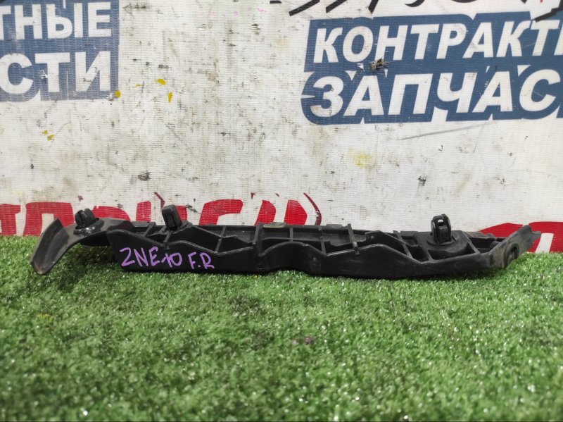 Крепление бампера TOYOTA WISH ZNE10 1ZZ-FE переднее правое (б/у)