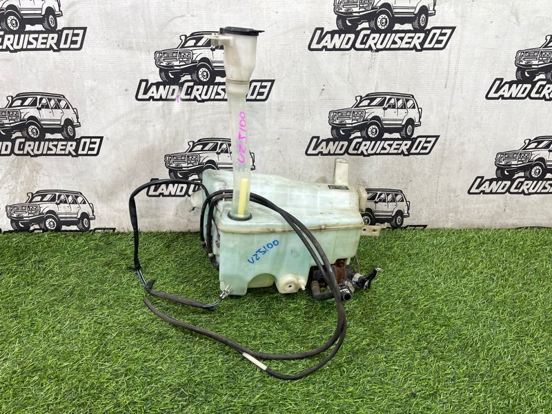 Бачок стеклоомывателя TOYOTA LAND CRUISER UZJ100 2UZ-FE (б/у)