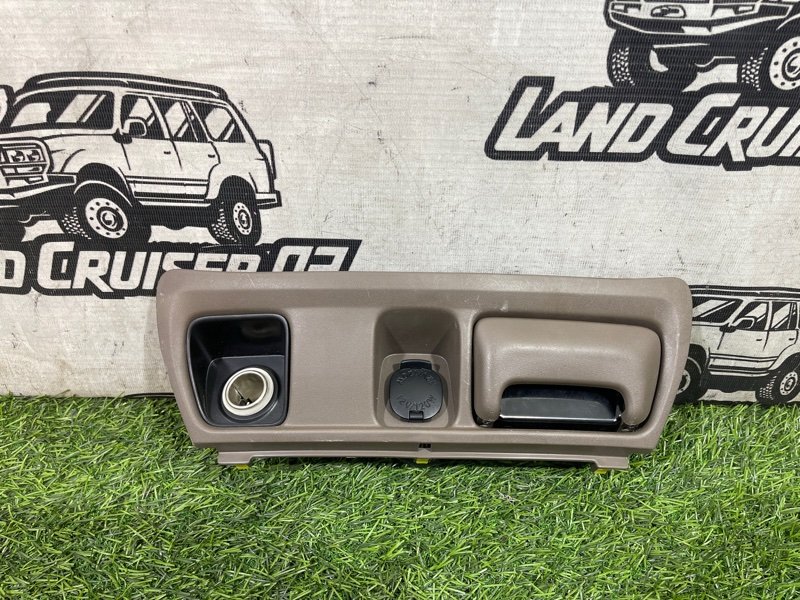 Пепельница TOYOTA LAND CRUISER UZJ100 2UZ-FE (б/у)