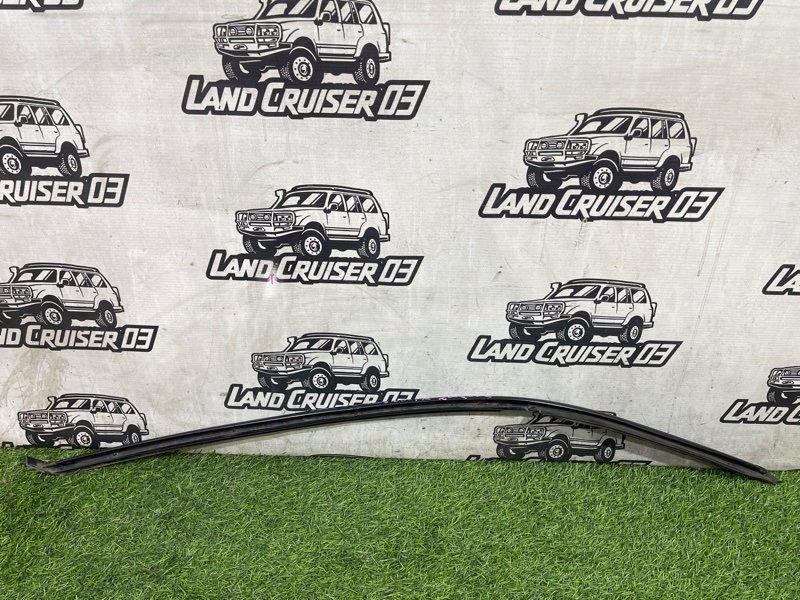 Молдинг лобового стекла TOYOTA LAND CRUISER UZJ100 2UZ-FE правый (б/у)