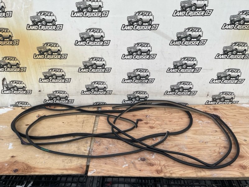 Уплотнитель двери LEXUS LX470 UZJ100 2UZ-FE (б/у)