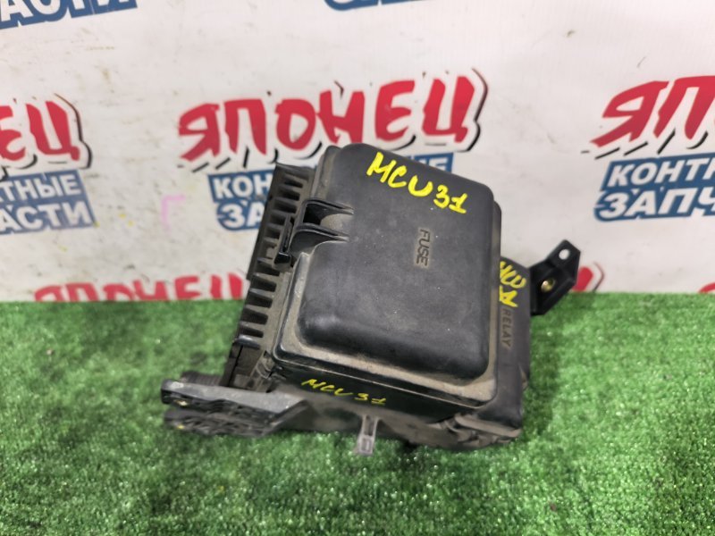 Блок предохранителей под капот TOYOTA HARRIER MCU31 1MZ-FE (б/у)