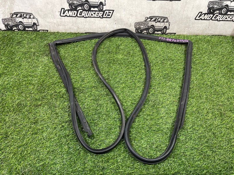 Уплотнитель двери LEXUS LX470 UZJ100 2UZ-FE задний правый (б/у)