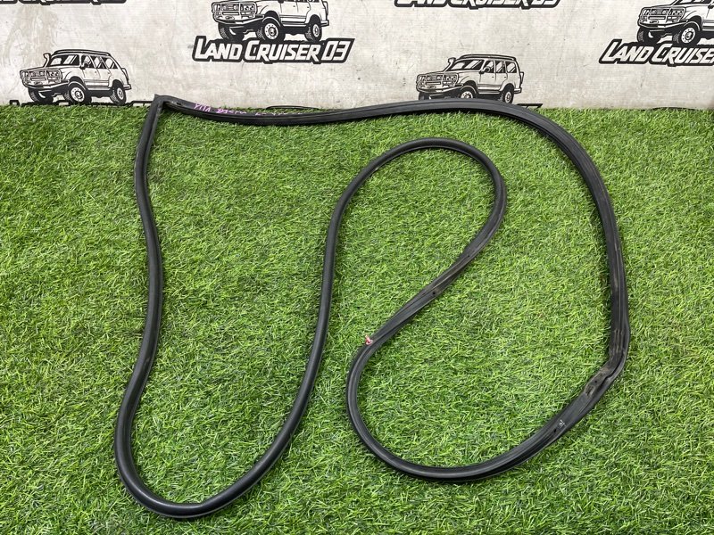 Уплотнитель двери LEXUS LX470 UZJ100 2UZ-FE передний левый (б/у)