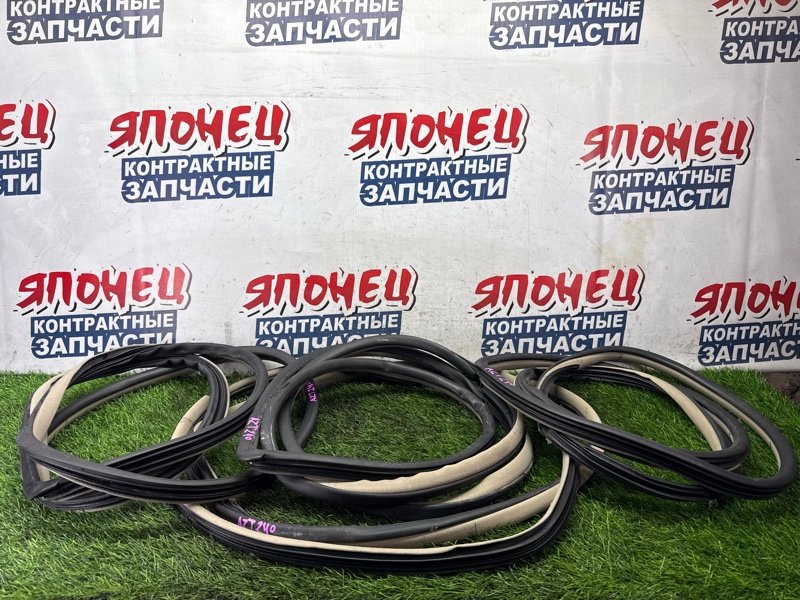 Уплотнитель двери TOYOTA PREMIO AZT240 1AZ-FSE (б/у)