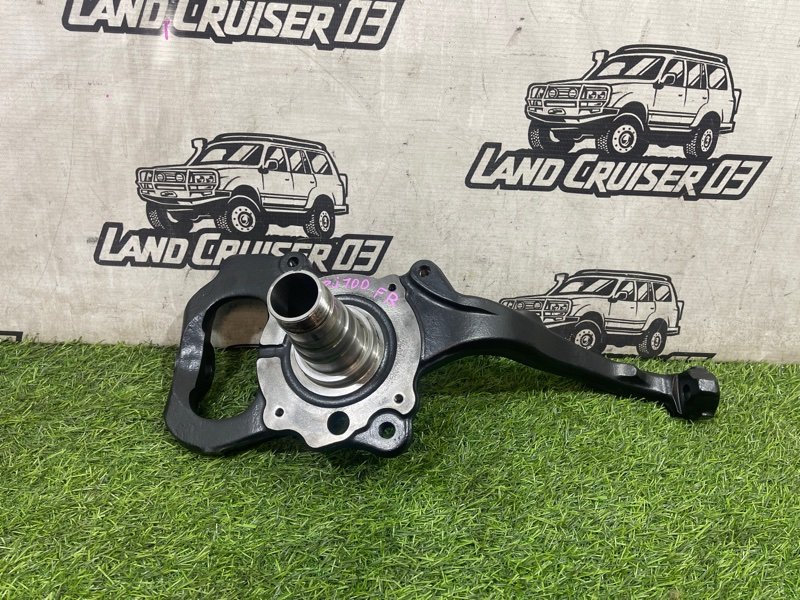 Поворотный кулак TOYOTA LAND CRUISER UZJ100 2UZ-FE передний правый (б/у)