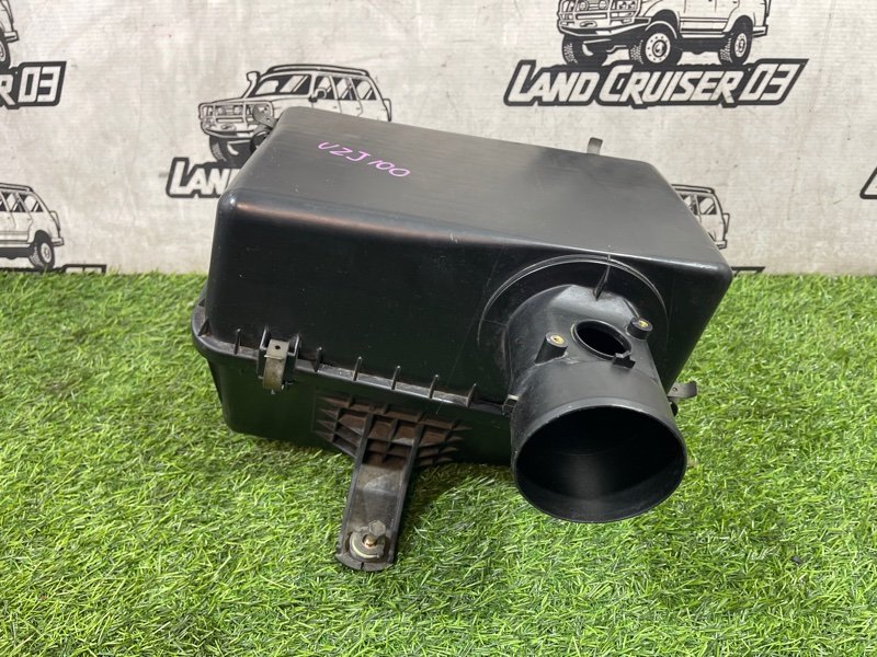 Корпус воздушного фильтра TOYOTA LAND CRUISER UZJ100 2UZ-FE (б/у)