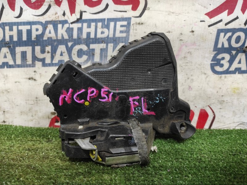 Замок двери TOYOTA PROBOX NCP51 1NZ-FE передний левый (б/у)