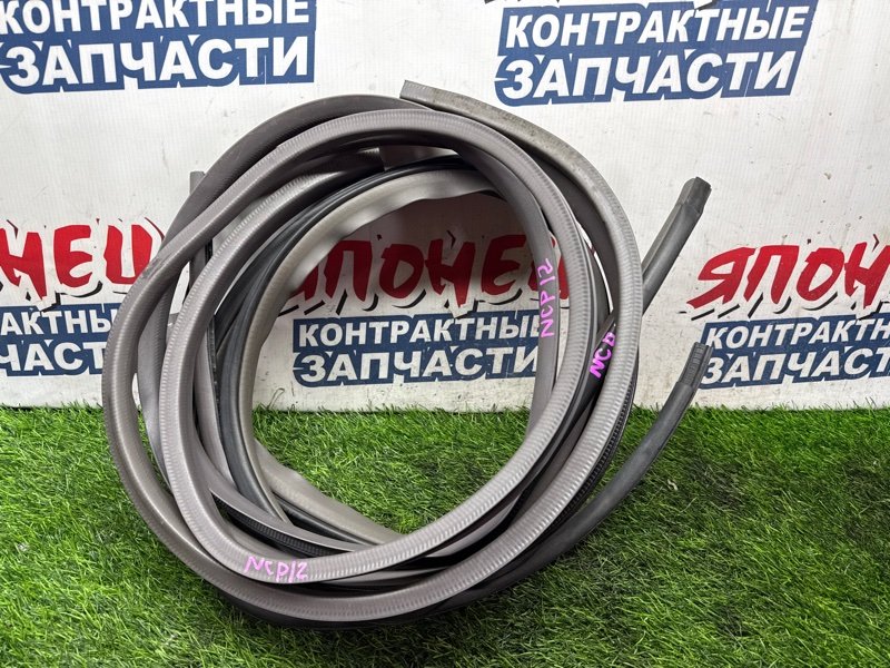 Уплотнитель двери TOYOTA PLATZ NCP12 1NZ-FE (б/у)