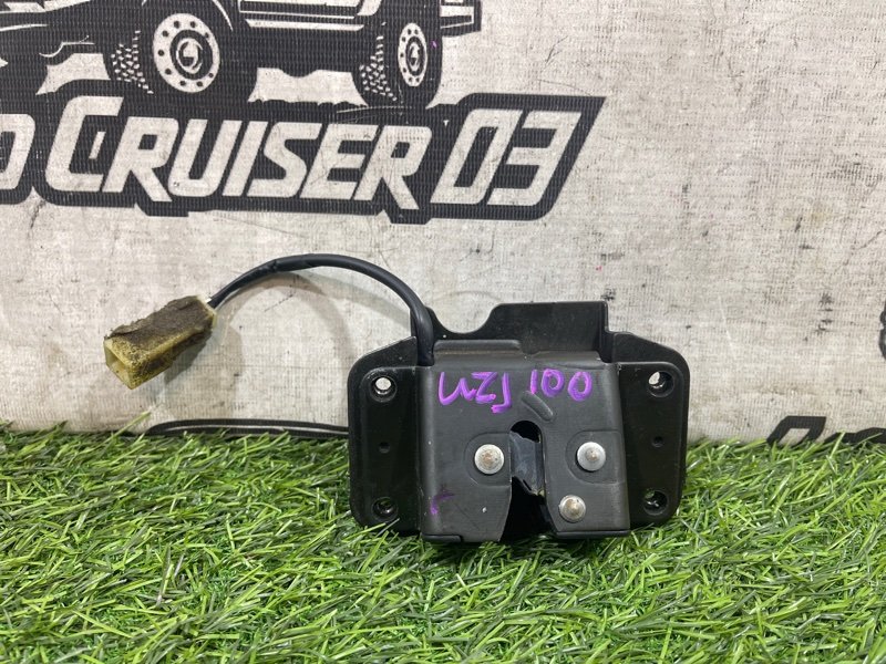 Замок двери багажника TOYOTA LAND CRUISER UZJ100 2UZ-FE (б/у)