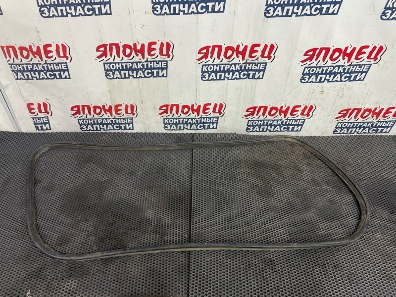 Уплотнительная резинка багажника TOYOTA CRESTA JZX90 1JZ-GE 1995 (б/у)