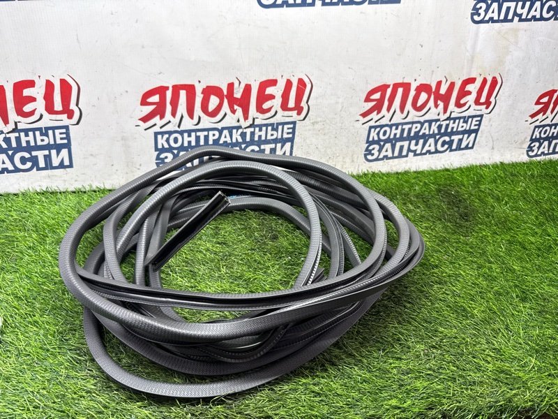 Уплотнитель двери HONDA LOGO GA3 D13B (б/у)