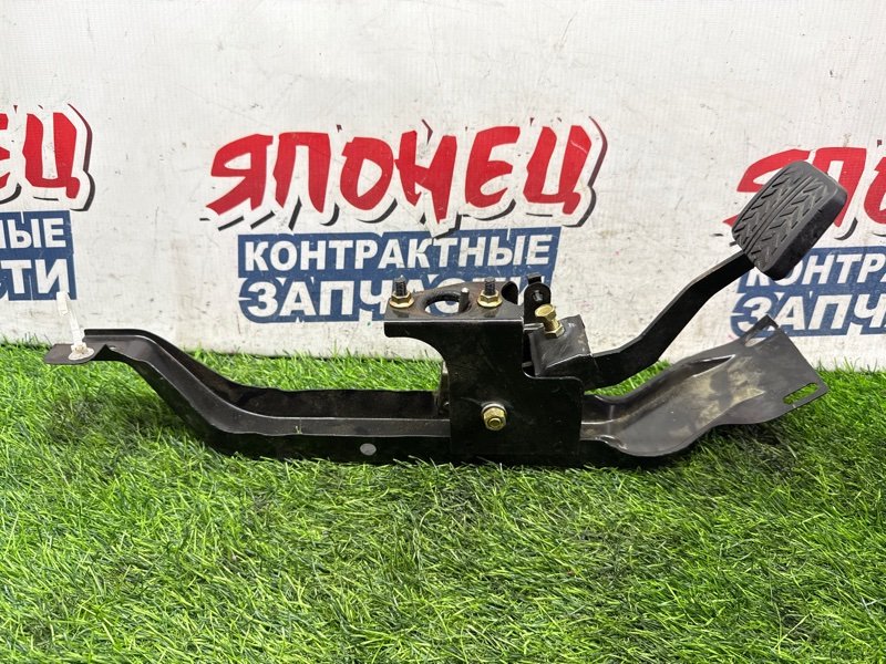 Педаль сцепления MAZDA BONGO SK22M R2 (б/у)