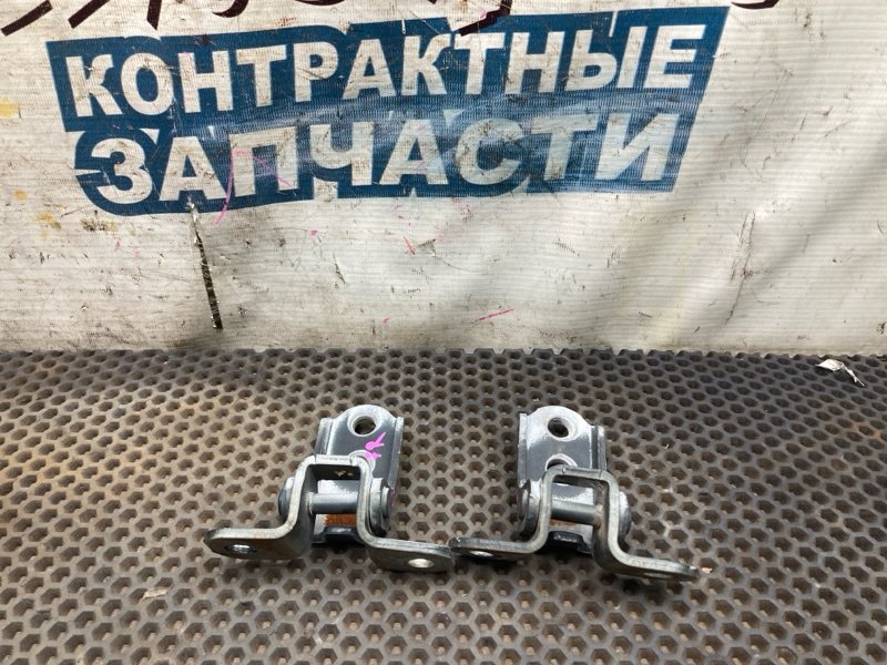 Петля двери TOYOTA PROGRES JCG11 2JZ-FSE передняя правая (б/у)