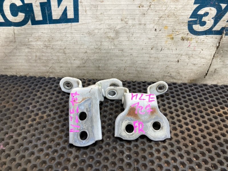 Петля двери TOYOTA WILL VS NZE127 1NZ-FE передняя правая (б/у)