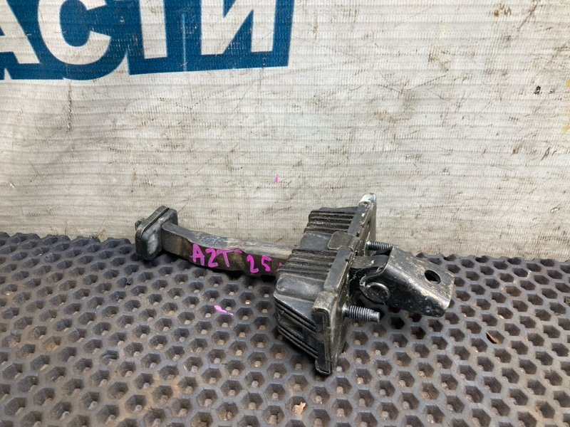 Ограничитель двери TOYOTA AVENSIS AZT251 1AZ-FSE задний левый (б/у)