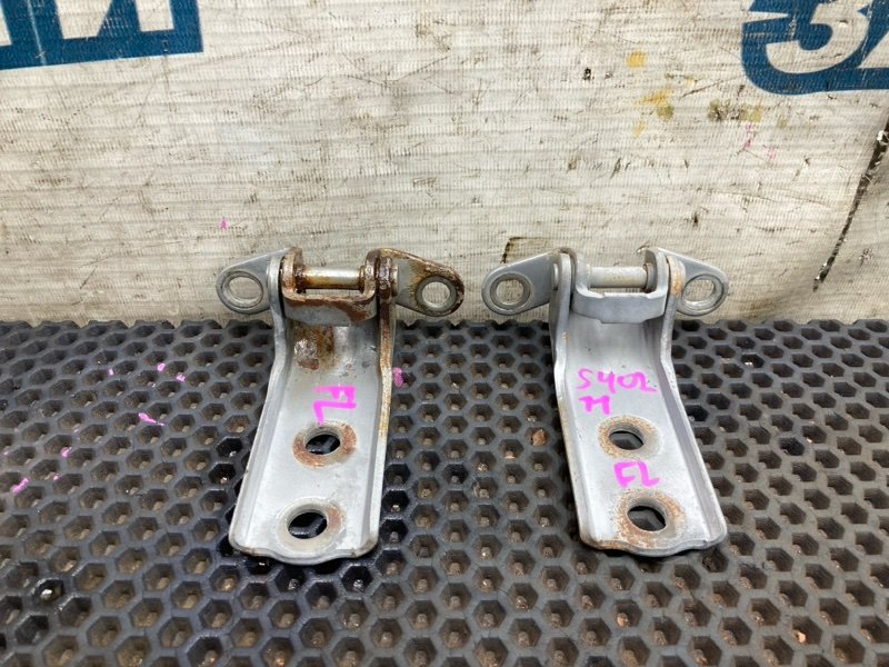 Петля двери TOYOTA TOWN ACE S402M 3SZ-VE передняя левая (б/у)