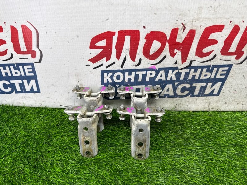 Петля двери MITSUBISHI CHARIOT GRANDIS N84W 4G64 передняя (б/у)
