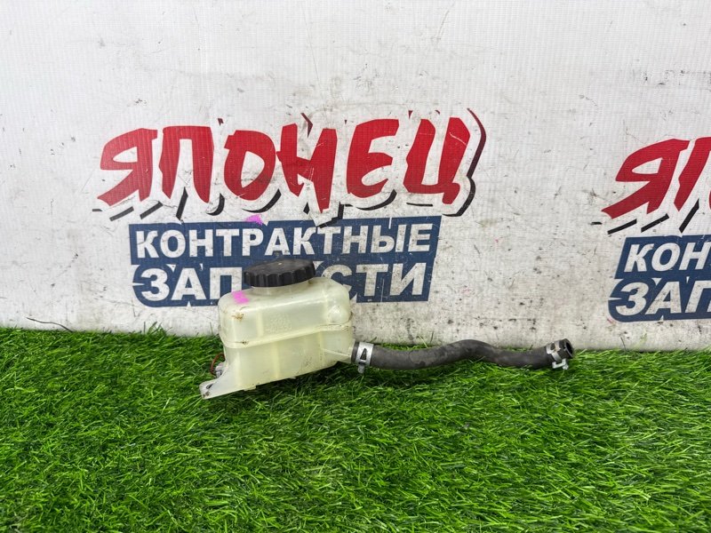 Бачок для тормозной жидкости TOYOTA WISH ZNE10 1ZZ-FE (б/у)