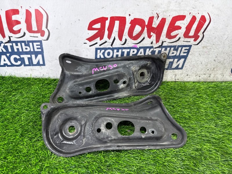 Крепление балки подвески TOYOTA WINDOM MCV30 1MZ-FE переднее (б/у)