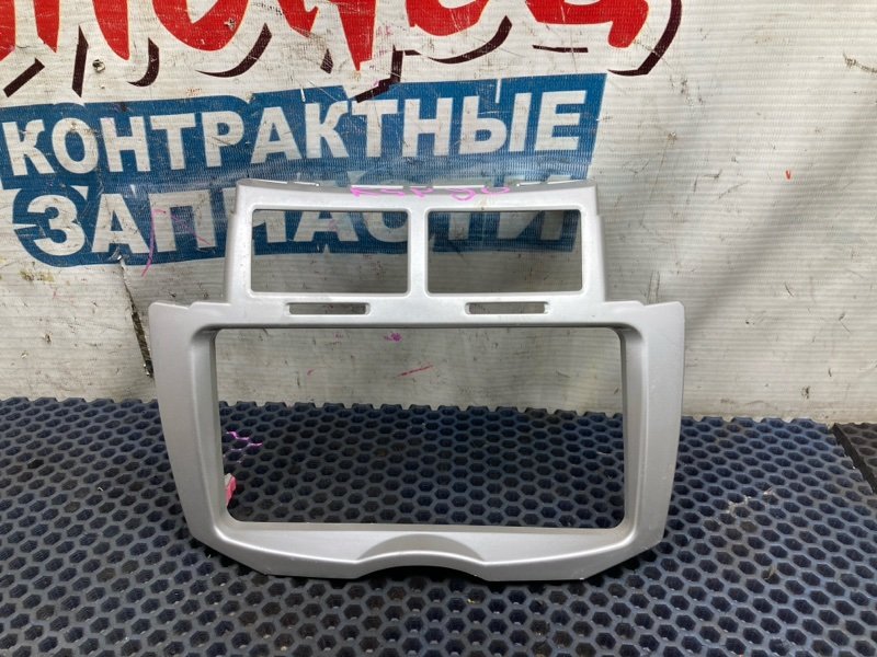 Консоль магнитофона TOYOTA VITZ KSP90 1KR-FE (б/у)
