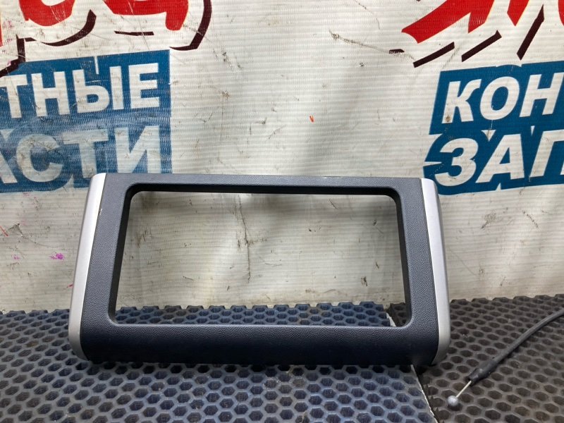 Консоль магнитофона TOYOTA WISH ZGE20 2ZR-FAE (б/у)