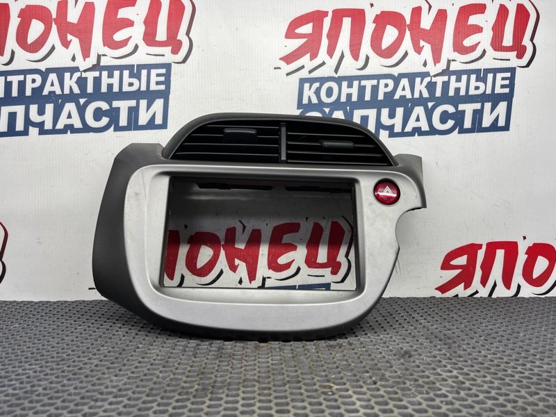 Консоль магнитофона HONDA FIT GE6 L13A 2010 (б/у)