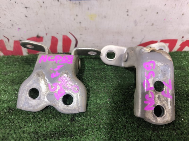 Петля двери TOYOTA SUCCEED NCP59 1NZ-FE передняя левая (б/у)