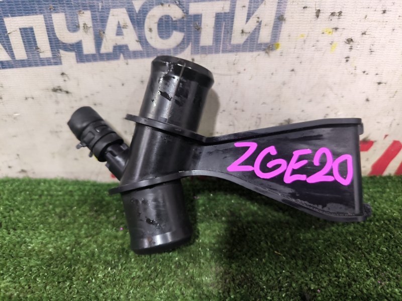 Тройник системы охлаждения TOYOTA WISH ZGE20 2ZR-FAE (б/у)