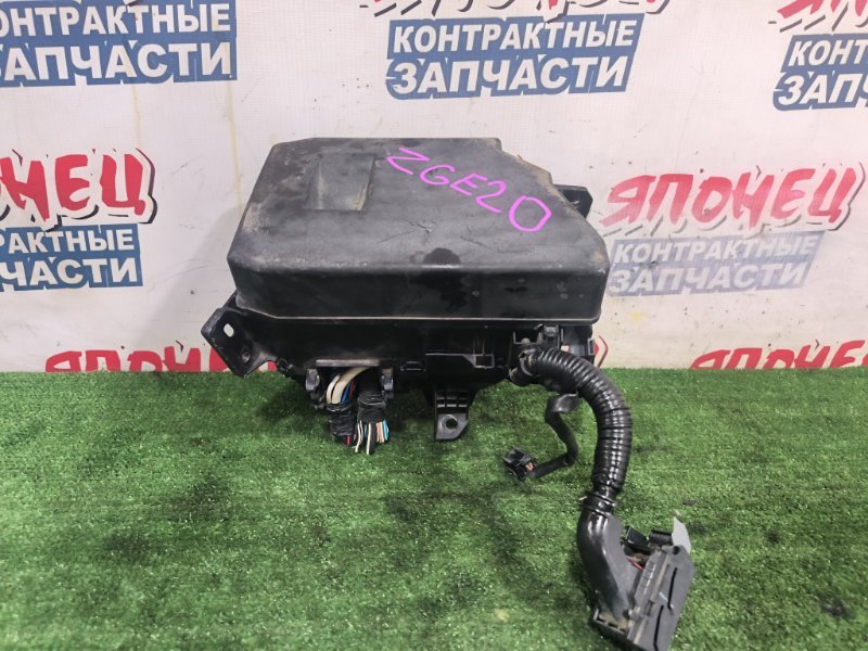 Блок предохранителей под капот TOYOTA WISH ZGE20 2ZR-FAE (б/у)