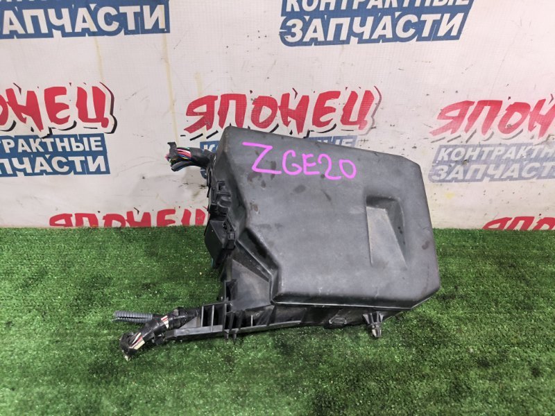 Блок предохранителей под капот TOYOTA WISH ZGE20 2ZR-FAE (б/у)