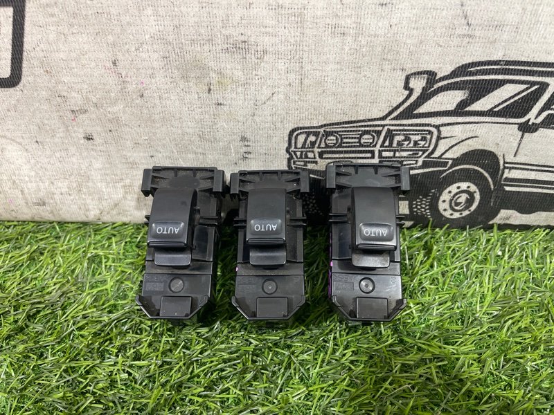 Кнопка стеклоподъемника TOYOTA LAND CRUISER HDJ101 1HD-FTE (б/у)