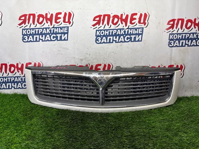 Решетка радиатора MITSUBISHI CHARIOT GRANDIS N84W 4G64 (б/у)
