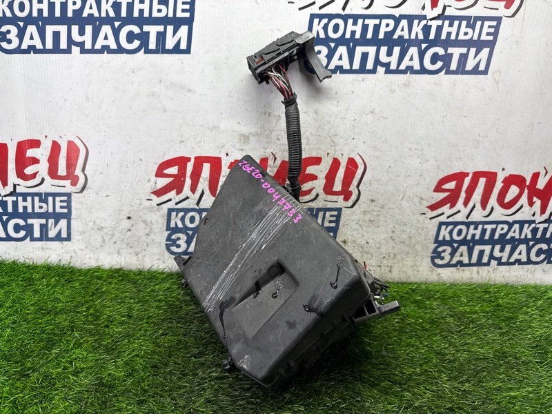 Блок предохранителей под капот TOYOTA WISH ZGE20 2ZR-FAE (б/у)