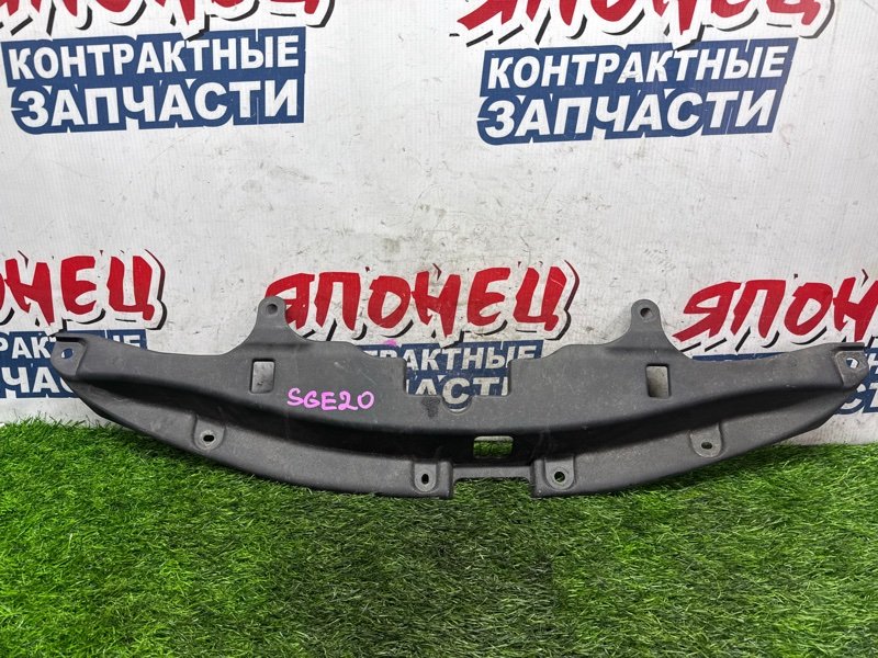 Накладка на рамку радиатора TOYOTA WISH ZGE20 2ZR-FAE (б/у)