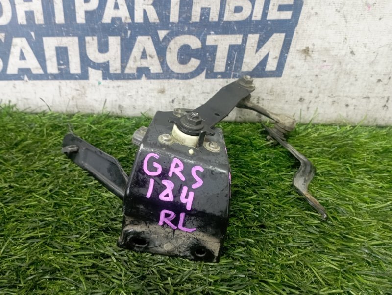 Датчик высоты дорожного просвета TOYOTA CROWN GRS184 2GR-FSE задний левый (б/у)