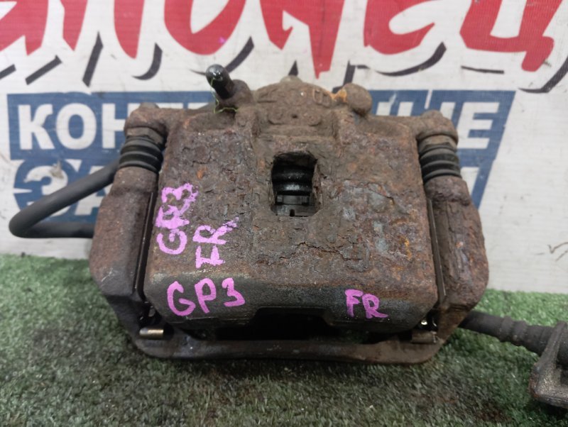 Суппорт HONDA FREED SPIKE GP3 LEA передний правый (б/у)