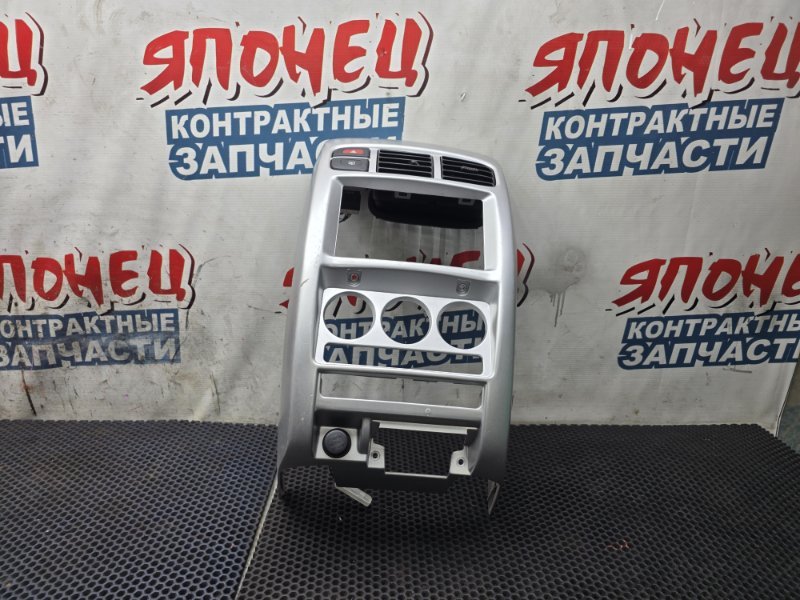 Консоль магнитофона NISSAN CUBE AZ10 CGA3DE (б/у)