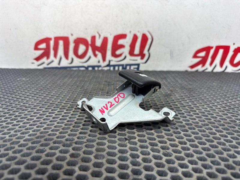 Ручка открывания бензобака NISSAN NV200 VM20 HR16DE 2011 (б/у)