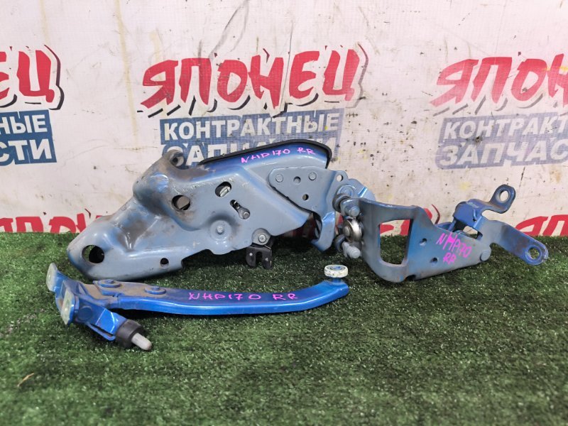 Ролик раздвижной двери TOYOTA SIENTA NHP170 1NZ-FXE задний правый (б/у)