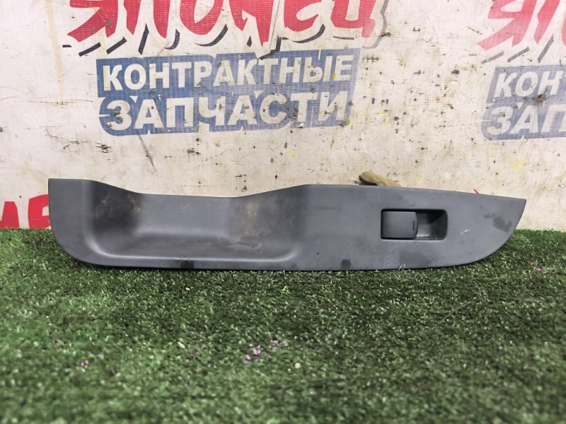 Кнопка стеклоподъемника NISSAN BLUEBIRD SYLPHY G11 HR15DE задняя левая (б/у)