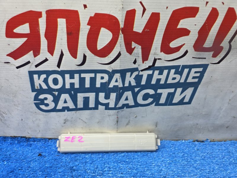 Крышка салонного фильтра HONDA INSIGHT ZE2 LDA (б/у)