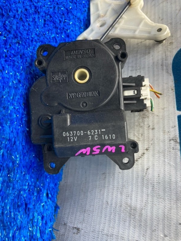 Сервопривод заслонок печки MAZDA MPV LW5W GY (б/у)