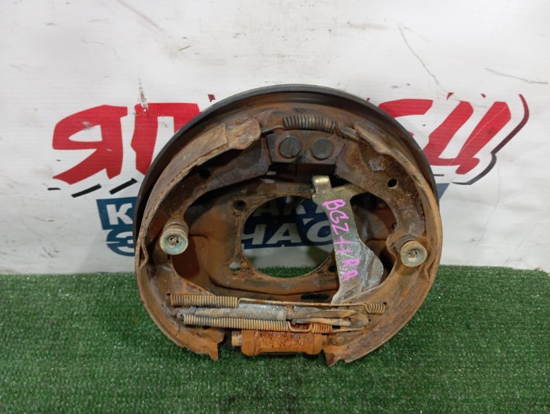 Механизм стояночного тормоза NISSAN CUBE BGZ11 CR14DE задний правый (б/у)